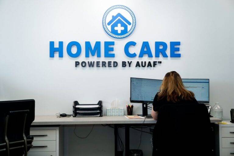 Join Home Care Powered by AUAF and become a part of Chicago's leading provider of in-home care. We offer a wide range of benefits!
